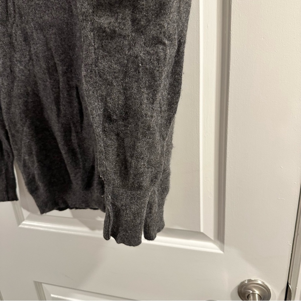 La Garçonne Moderne Dark Grey Heathered 100% Cashmare V-Neck Long Sleeve Sweater - Picture 6 of 9